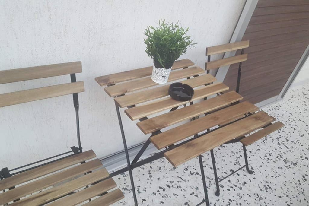 Apartment In The Heart Of The City 5 Larissa Luaran gambar
