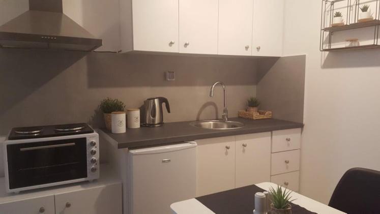 Apartment In The Heart Of The City 5 Larissa Luaran gambar